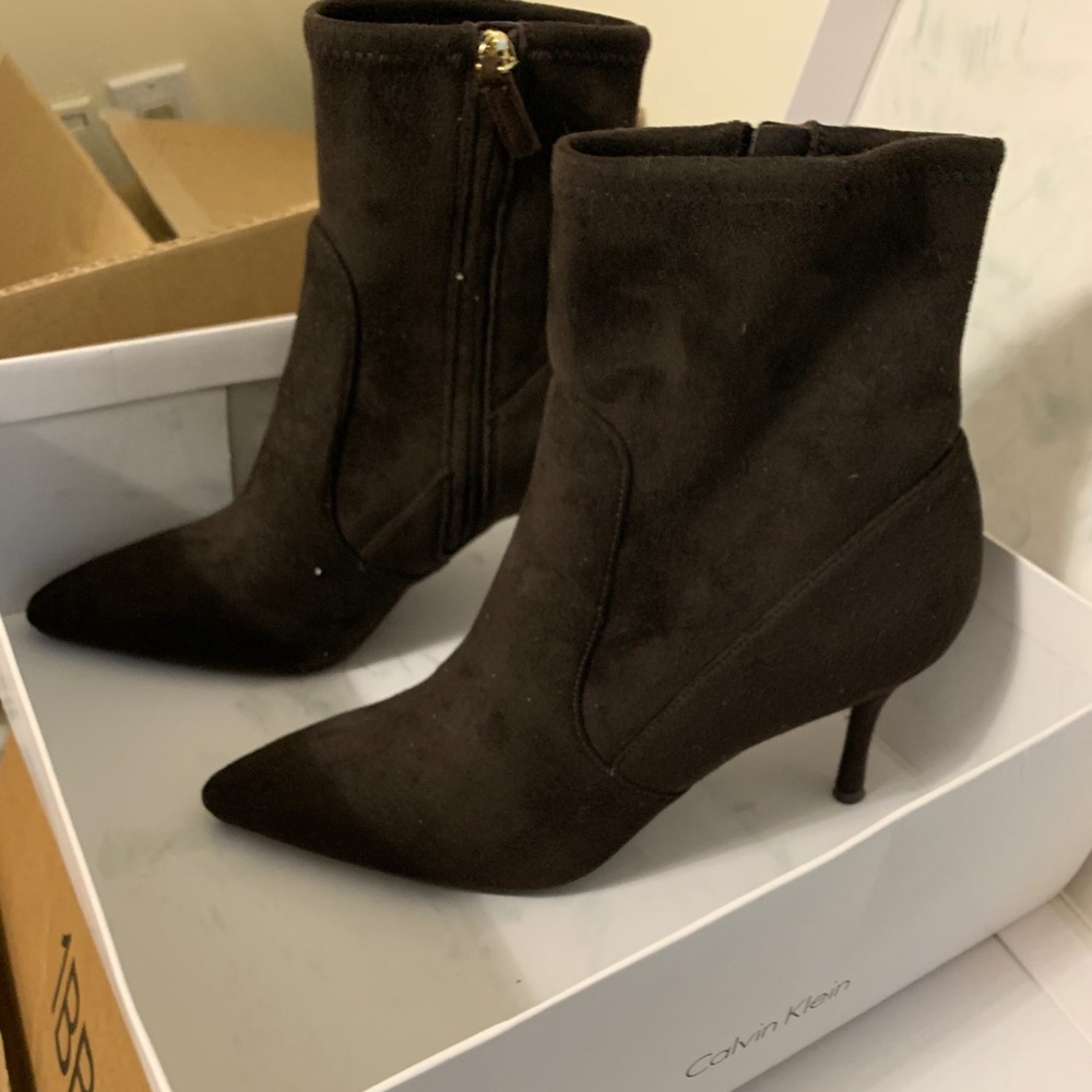 Brown suede booties Calvin Klein 8.5